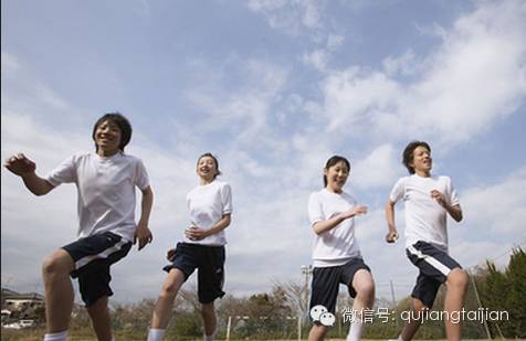 室内有氧运动穿什么鞋_室内健身要穿鞋吗_有氧运动穿搭健身房