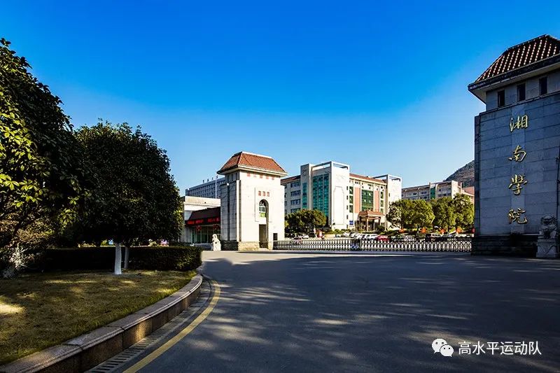 篮球全场比赛规则_篮球全场五个人分布规则_全场篮球分布规则个人怎么写