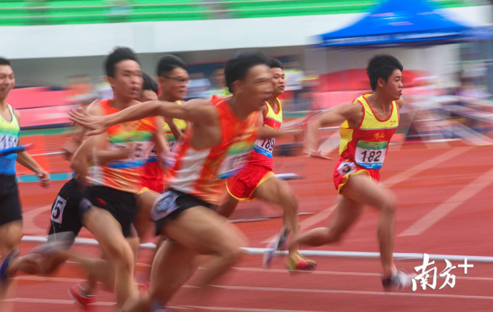 清远市举重比赛_清远省运会举重冠军是谁_广东省举重运动员