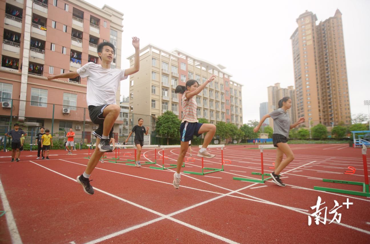 清远举重冠军省运会是哪一年_广东省举重运动员_清远省运会举重冠军是谁