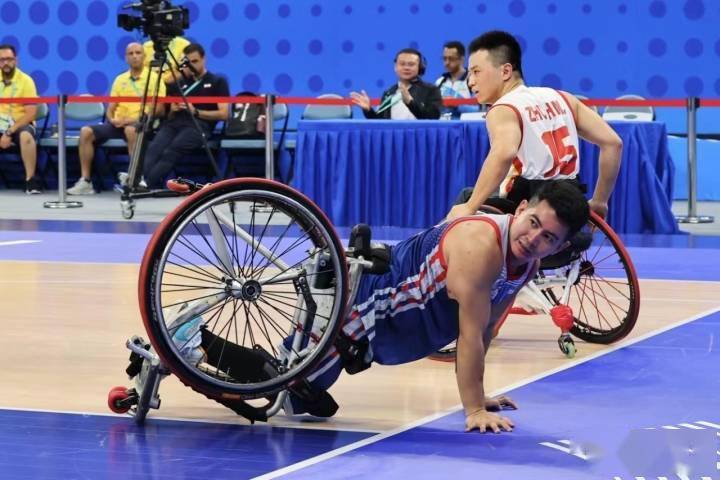 篮球规则比赛救球算犯规吗_篮球规则比赛救球视频_篮球比赛救球规则
