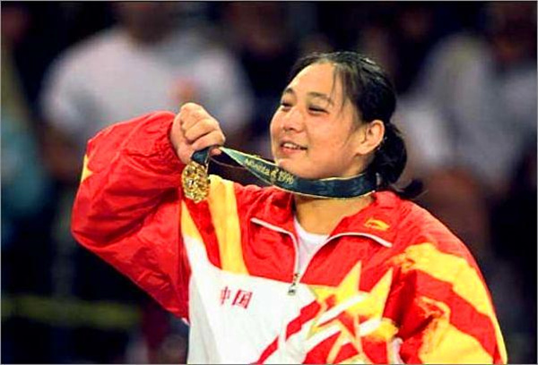 金牌历届举重女子冠军中国是谁_2021举重金牌获得者女_历届中国女子举重冠军金牌