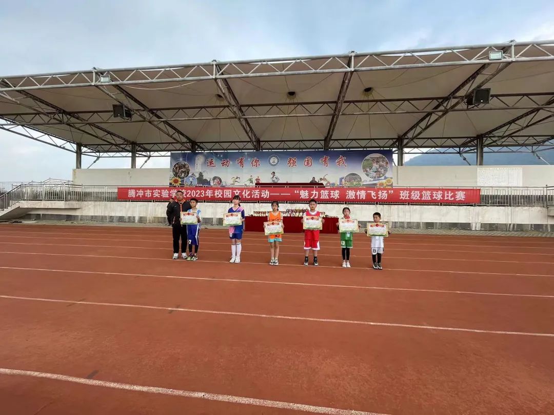 篮球比赛外援上场规则_篮球规则里场外援助是什么_篮球场外救球算不算犯规