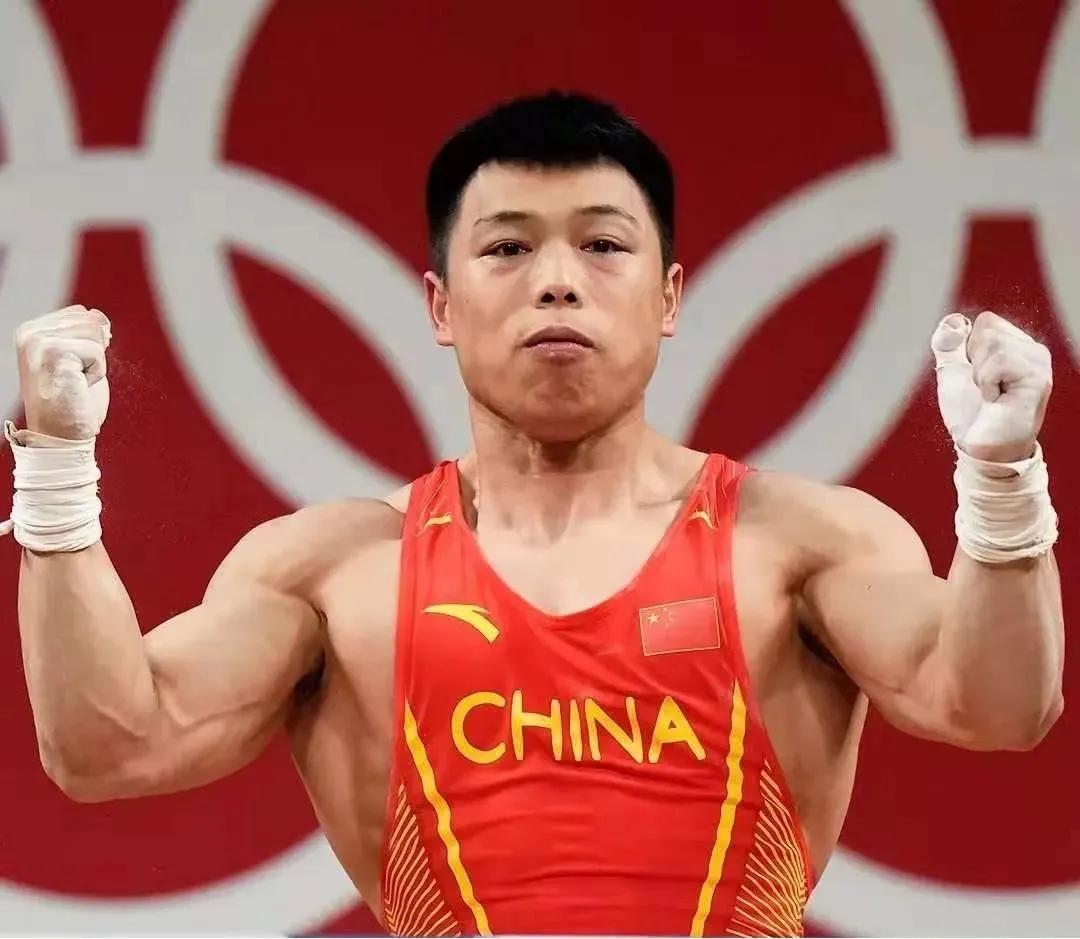 世界男举重冠军排名前十_举重冠军男_举重男子冠军