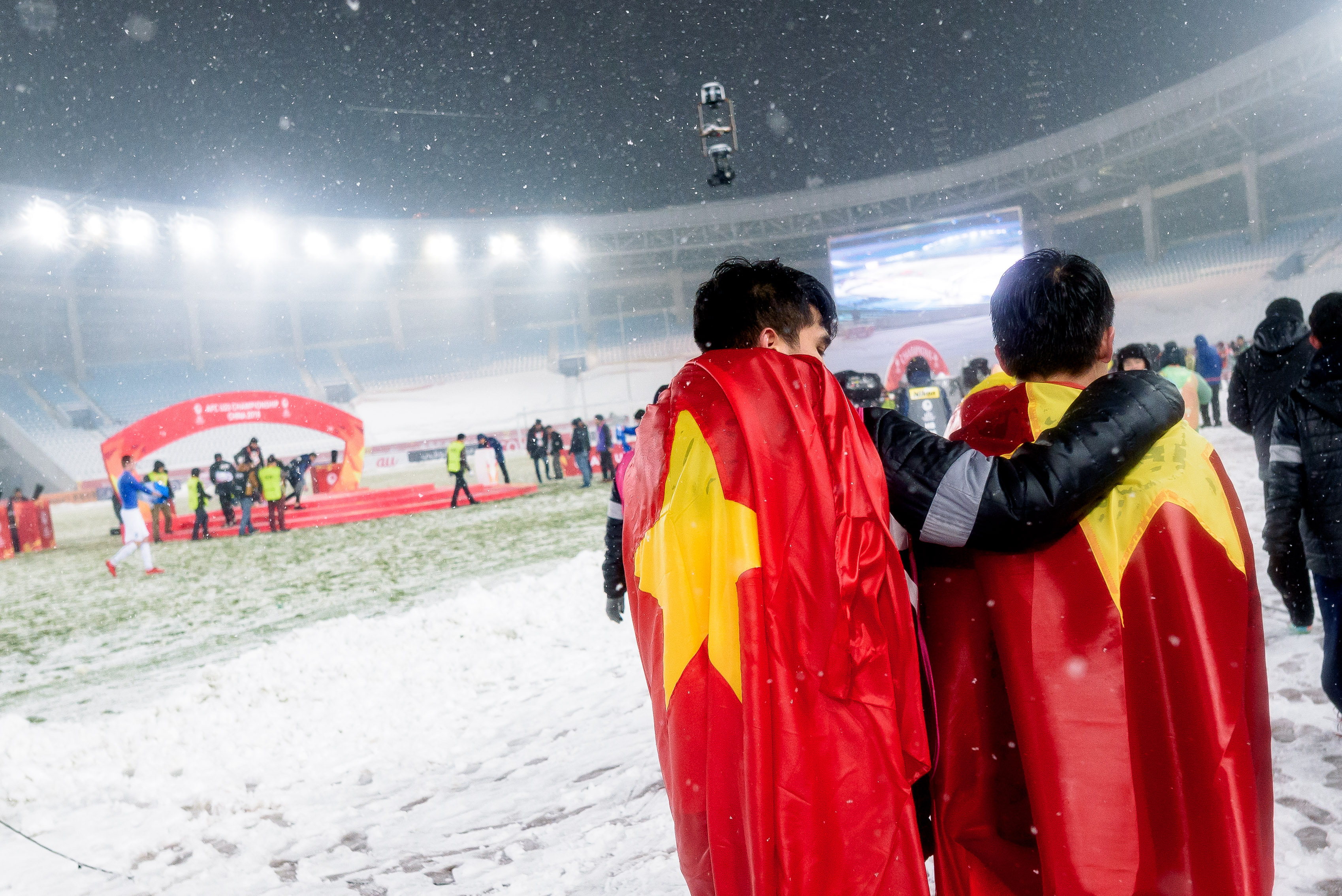 中国足球历史性的进了世界杯_足球杯赛事_足球杯视频