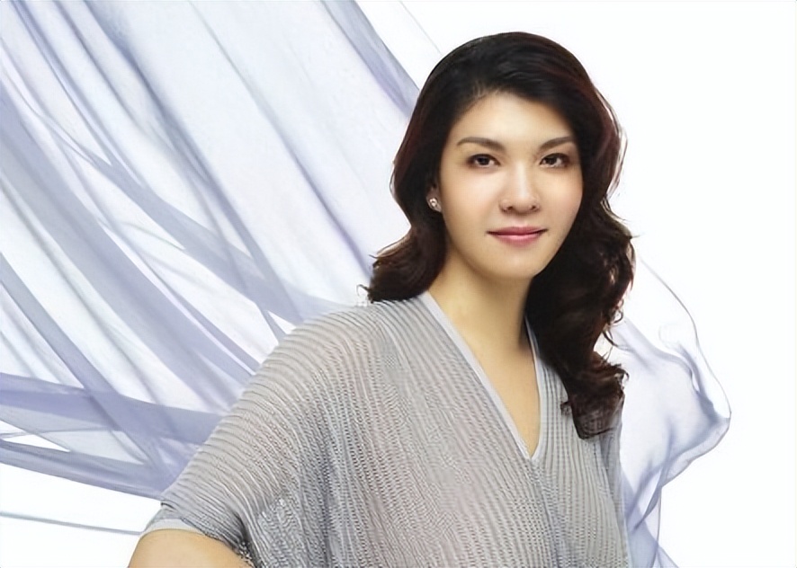 退役游泳冠军女生是谁_退役的游泳冠军_游泳冠军几岁退役女生最多